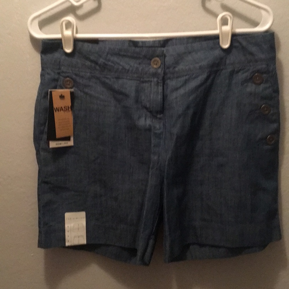 Limited blue chambray shorts. NWT. Size 4